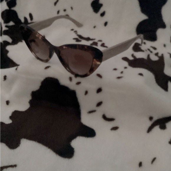 ๐๐บPrada Sunglasses๐๐ - Picture 2 of 8